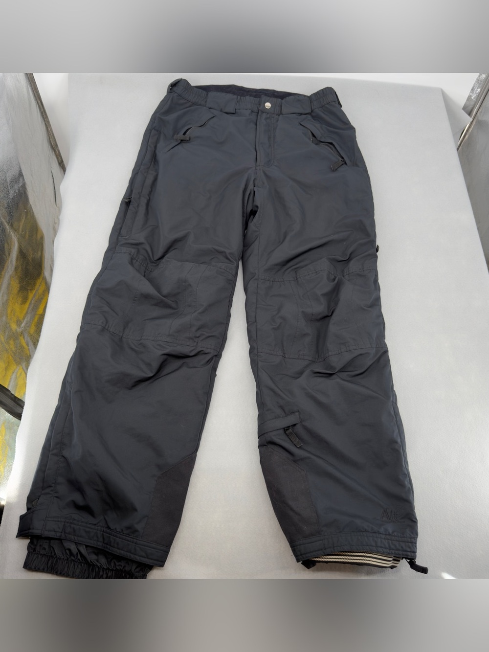 Obermeyer Black Cruiser Snowpants Medium Mens